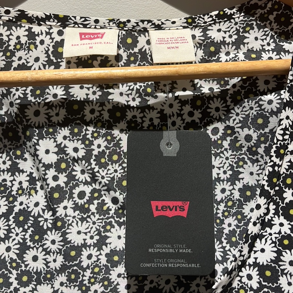 Brand new Levi’s blouse - Picture 3 of 9